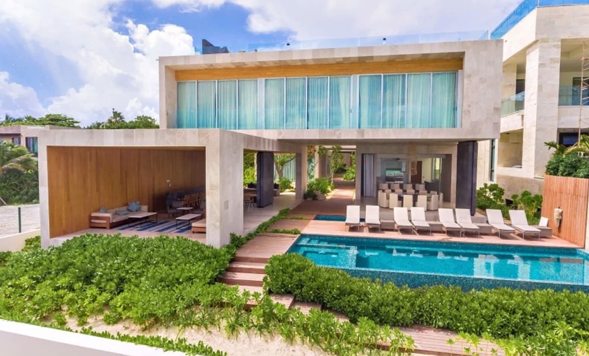 Three Decades of Hotels in Playacar and Puerto Aventuras: The Same Buildings, Different Operators